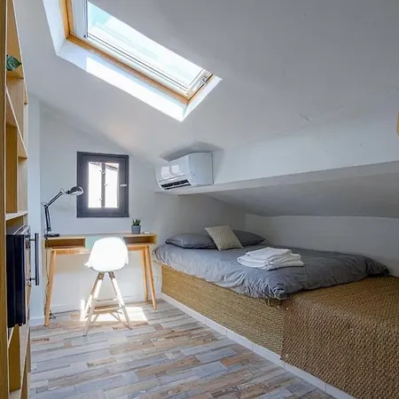 Sous Les Toits Tres Bien Place Et Climatise Apartment